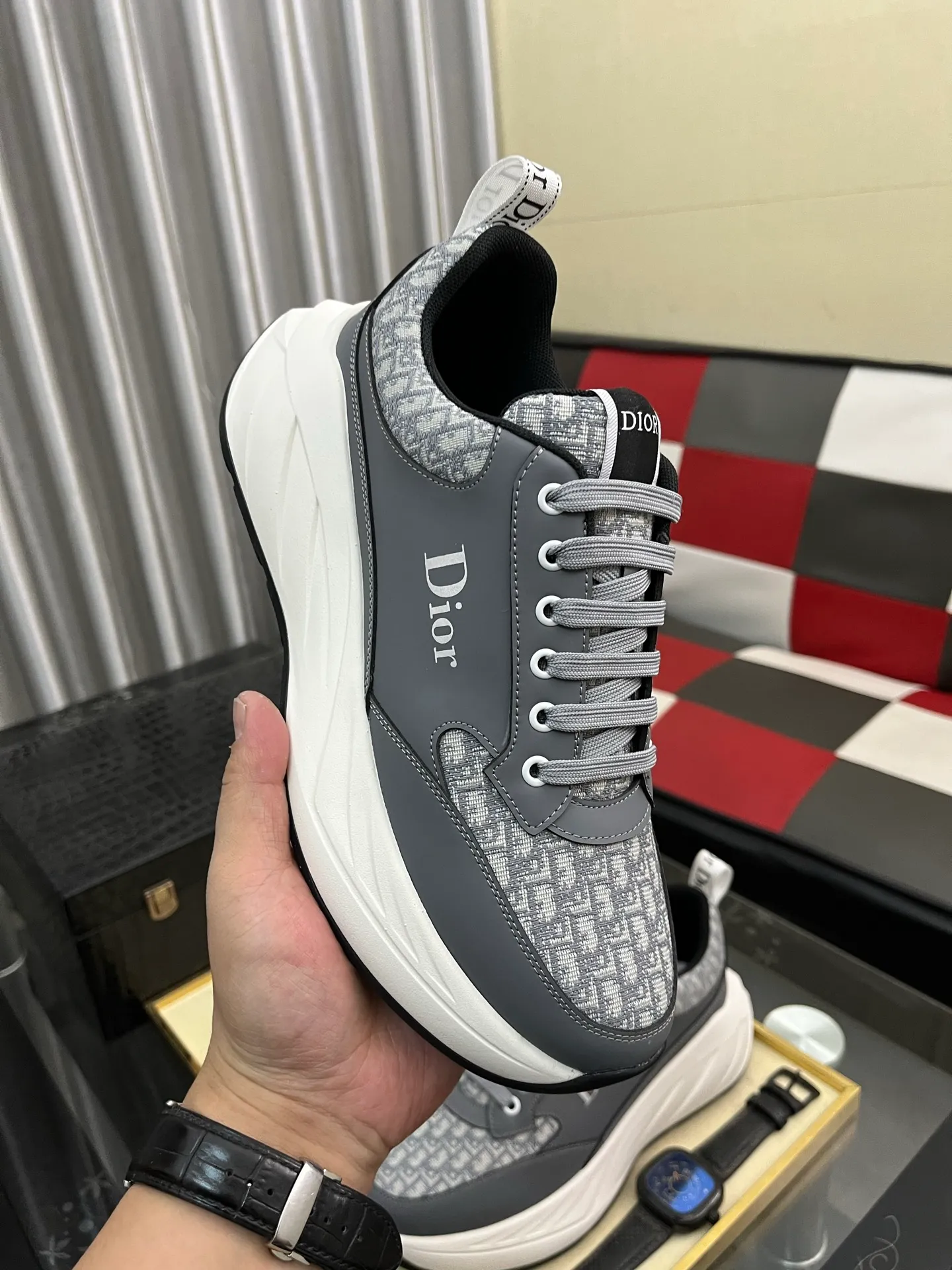 Ex-factory price: 438⌚️⌚️[Dior] Dior’s new men’s genuine leather casual shoes, the highest version on the market, any comparison is welcome🆚! The original leather has excellent texture and is super high-end! Fetal sheep net lining imported from Italy, removable pad! Luxurious materials and fine workmanship, highly recommended! Code number: 38-443️⃣Colors available
